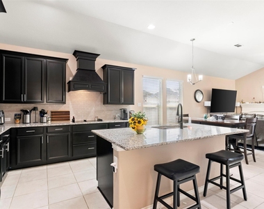 127 Chaco Drive - Photo Thumbnail 6