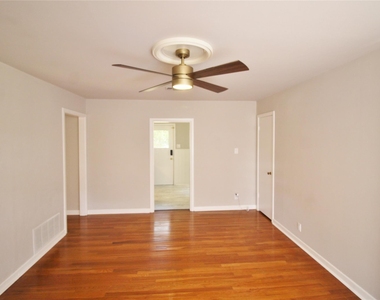 104 Savannah Street - Photo Thumbnail 6