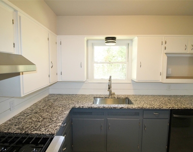 104 Savannah Street - Photo Thumbnail 12