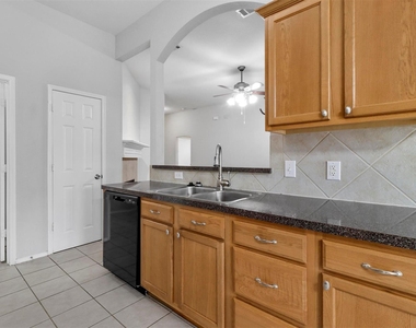 1201 Caroline Drive - Photo Thumbnail 7
