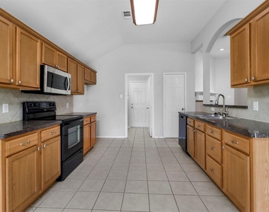 1201 Caroline Drive - Photo Thumbnail 8