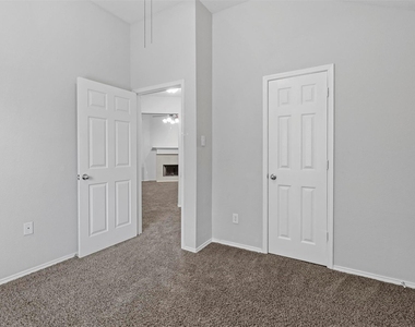 1201 Caroline Drive - Photo Thumbnail 14