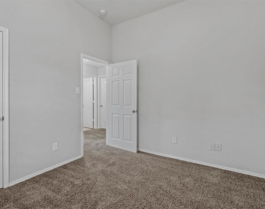 1201 Caroline Drive - Photo Thumbnail 16