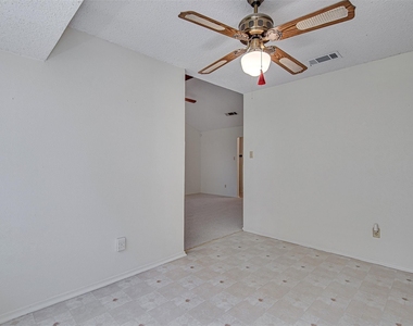 3816 Del Rio Drive - Photo Thumbnail 10