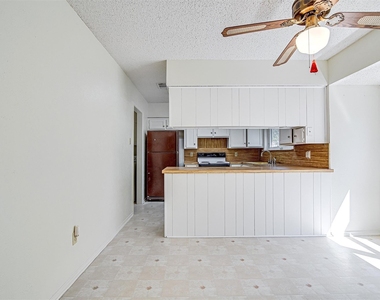 3816 Del Rio Drive - Photo Thumbnail 4