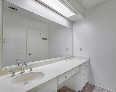 3816 Del Rio Drive - Photo Thumbnail 12