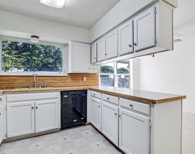 3816 Del Rio Drive - Photo Thumbnail 6