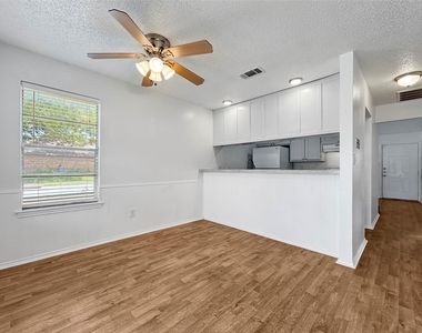 536 Guerin Drive - Photo Thumbnail 2
