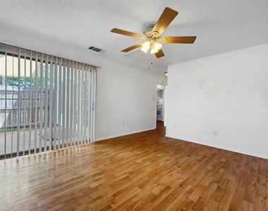 536 Guerin Drive - Photo Thumbnail 3