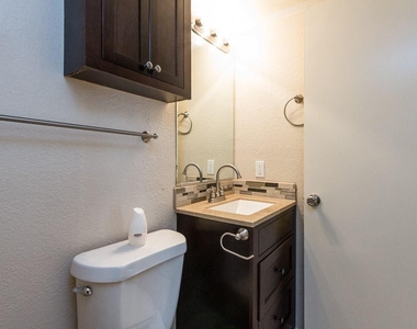 1317 Annex Avenue - Photo Thumbnail 5