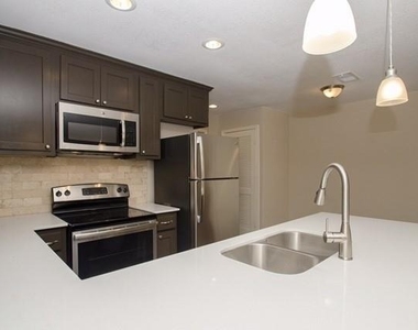 1317 Annex Avenue - Photo Thumbnail 2