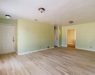 309 Blake Drive - Photo Thumbnail 3