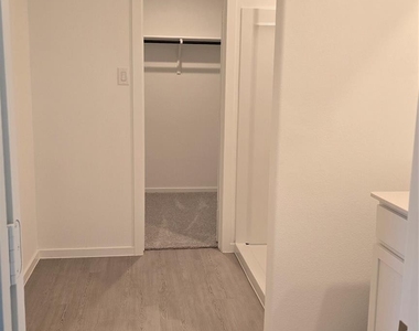 7916 Rutherford Lane - Photo Thumbnail 3