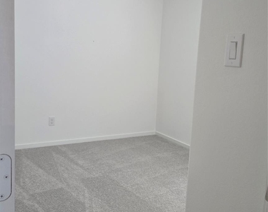 7916 Rutherford Lane - Photo Thumbnail 9
