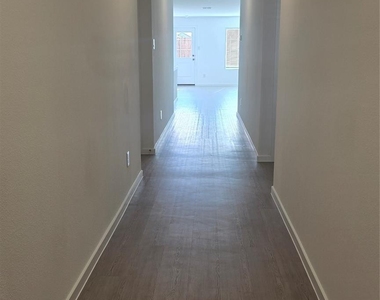7916 Rutherford Lane - Photo Thumbnail 16
