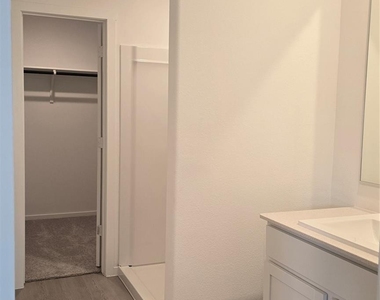 7916 Rutherford Lane - Photo Thumbnail 15