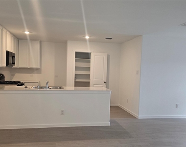 7916 Rutherford Lane - Photo Thumbnail 10