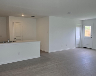 7916 Rutherford Lane - Photo Thumbnail 5