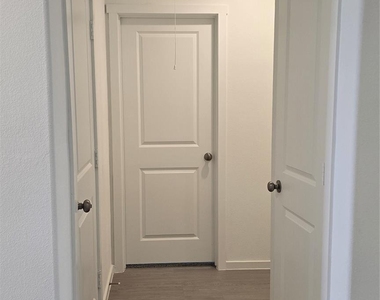 7916 Rutherford Lane - Photo Thumbnail 13