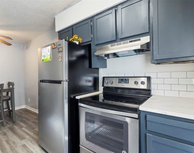 309 Blake Drive - Photo Thumbnail 2