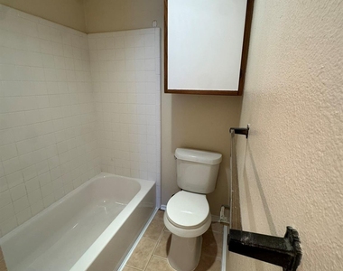 4512 Mizzenmast Court - Photo Thumbnail 11