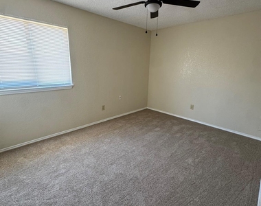 4512 Mizzenmast Court - Photo Thumbnail 8