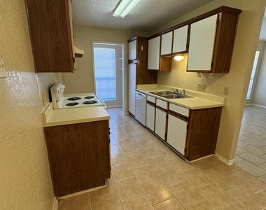 4512 Mizzenmast Court - Photo Thumbnail 3