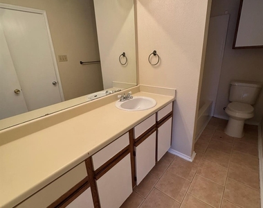4512 Mizzenmast Court - Photo Thumbnail 10
