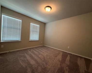 2928 Brittlebush Drive - Photo Thumbnail 10