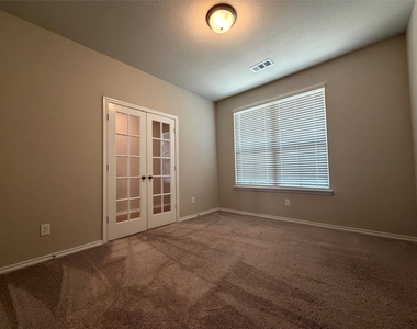 2928 Brittlebush Drive - Photo Thumbnail 11