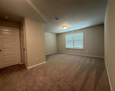 2928 Brittlebush Drive - Photo Thumbnail 7