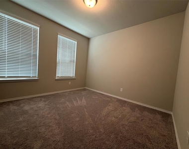 2928 Brittlebush Drive - Photo Thumbnail 8