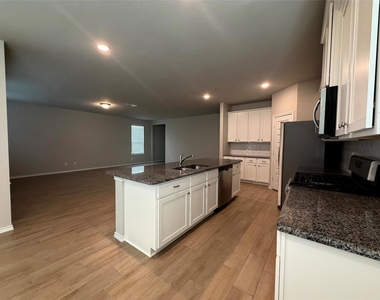 2928 Brittlebush Drive - Photo Thumbnail 4