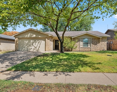 2507 Mardell Drive - Photo Thumbnail 16