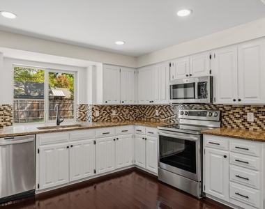 2507 Mardell Drive - Photo Thumbnail 6