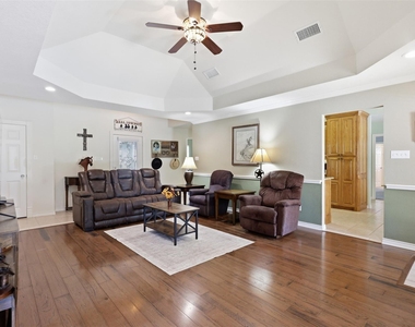 109 Crestwood Lane - Photo Thumbnail 6