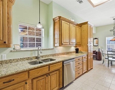 109 Crestwood Lane - Photo Thumbnail 11