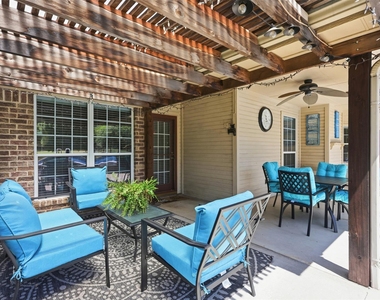 109 Crestwood Lane - Photo Thumbnail 24