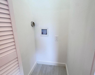 406 Lansing Street - Photo Thumbnail 6