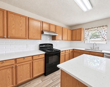 14800 Ledgeview Court - Photo Thumbnail 5