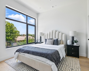 430 E 8th - Photo Thumbnail 17
