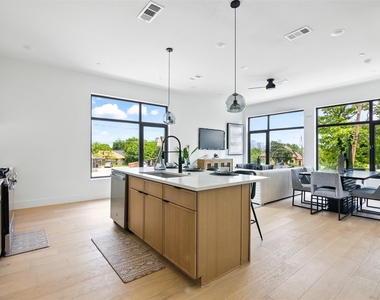 430 E 8th - Photo Thumbnail 12