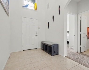 305 Pitt Circle - Photo Thumbnail 8