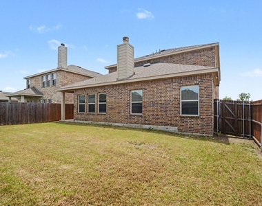 305 Pitt Circle - Photo Thumbnail 33