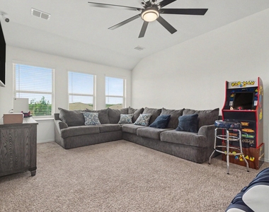 305 Pitt Circle - Photo Thumbnail 12
