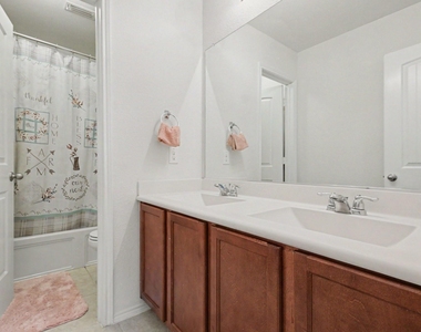 305 Pitt Circle - Photo Thumbnail 21