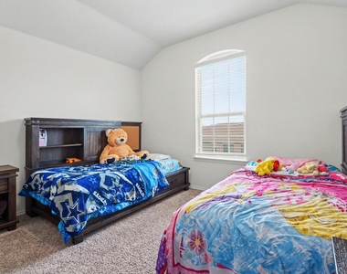 305 Pitt Circle - Photo Thumbnail 22