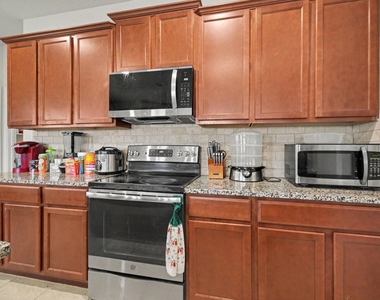 305 Pitt Circle - Photo Thumbnail 3