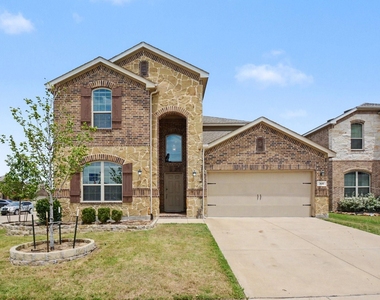 305 Pitt Circle - Photo Thumbnail 1