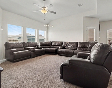 305 Pitt Circle - Photo Thumbnail 9